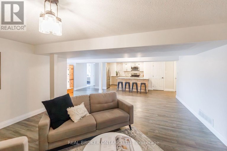 29485307/1391-sutherland-drive/manotick-south-to-roger-stevens/ottawa/ontario/K4M1B3_30