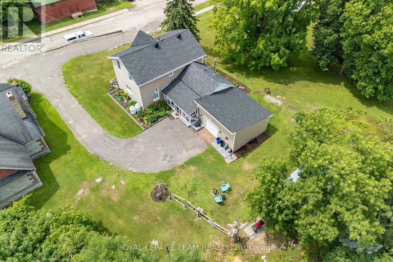 28601019/81-york-street/lanark-highlands-lanark-village/lanark-highlands/ontario/K0G1K0_37