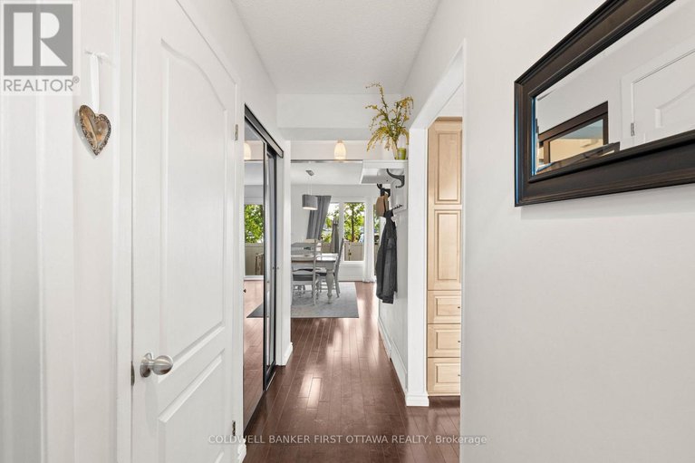 28819610/12-550-straby-avenue/overbrookcastle-heights/ottawa/ontario/K1K1H1_5