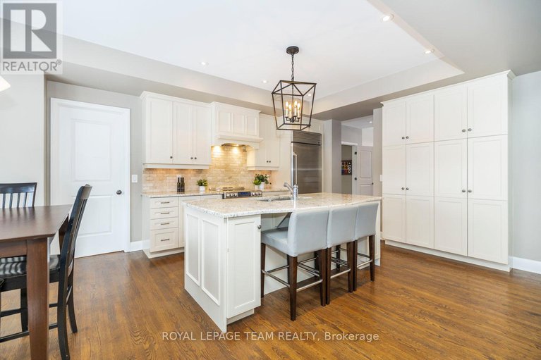 28933926/213-cabrelle-place-e/manotick-village-manotick-estates/ottawa/ontario/K4M0A9_13