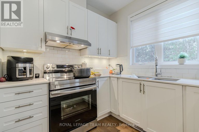 29107787/241-falsetto-street/mer-bleuebradley-estatesanderson-park/ottawa/ontario/K1W0S2_9