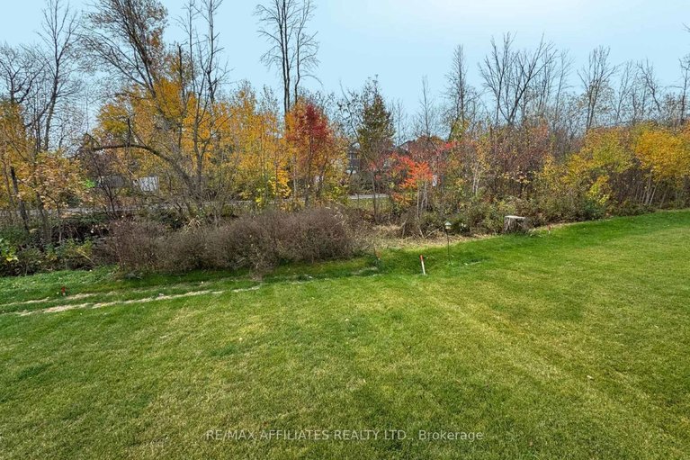 28520048/355-voyageur-place/embrun/russell/ontario/K0A1W0_18