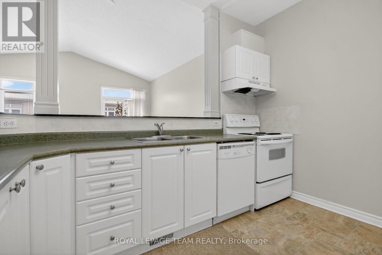 29237185/5553-doctor-leach-drive/manotick-village-manotick-estates/ottawa/ontario/K4M1L6_7
