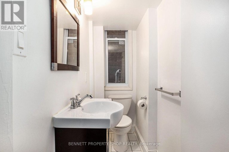 28244895/121-york-street/lower-townbyward-market/ottawa/ontario/K1N5T4_11
