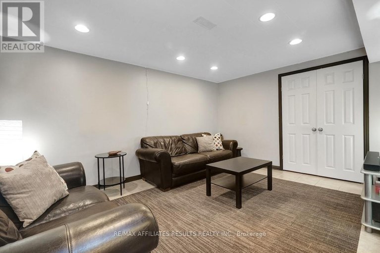 29353202/35-crantham-crescent/stittsville-central/ottawa/ontario/K2S1R2_39