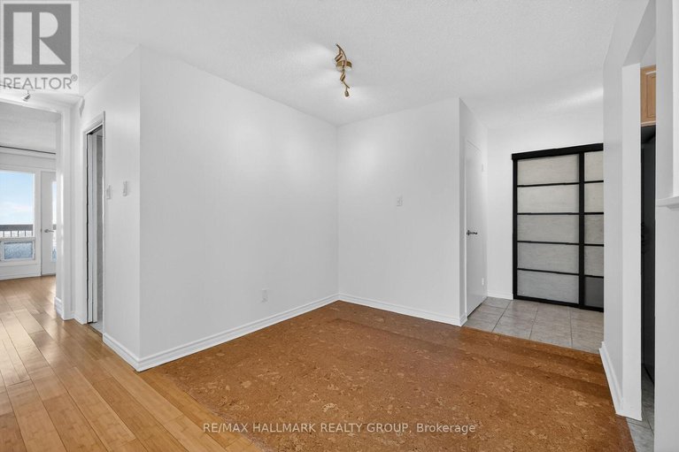 29326115/1408-158c-mcarthur-avenue/vanier/ottawa/ontario/K1L8E7_12