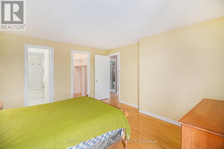 29117518/1642-prestwick-drive/queenswood-heights-south/ottawa/ontario/K1E2Y1_14