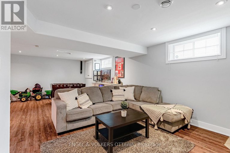 28419109/6978-aldergrove-way/greely/ottawa/ontario/K4P1A3_28