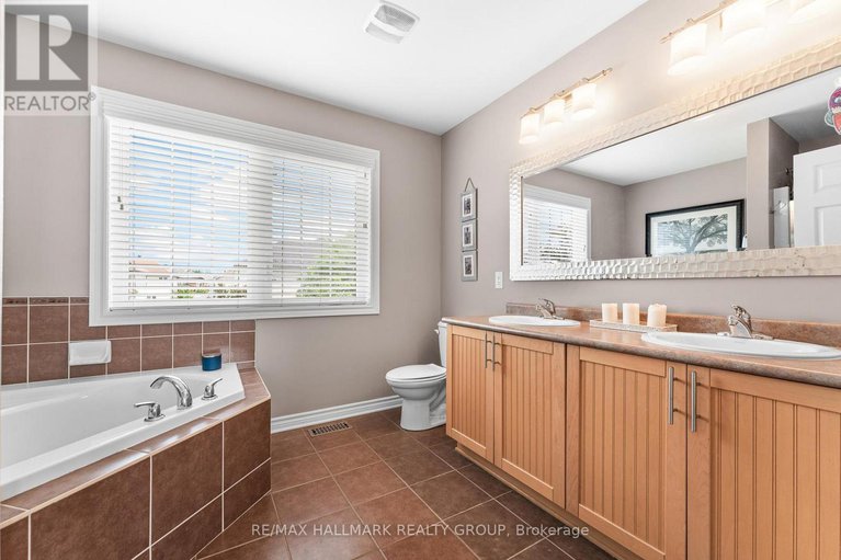 28460424/182-felicity-crescent/mer-bleuebradley-estatesanderson-park/ottawa/ontario/K1W0C2_26