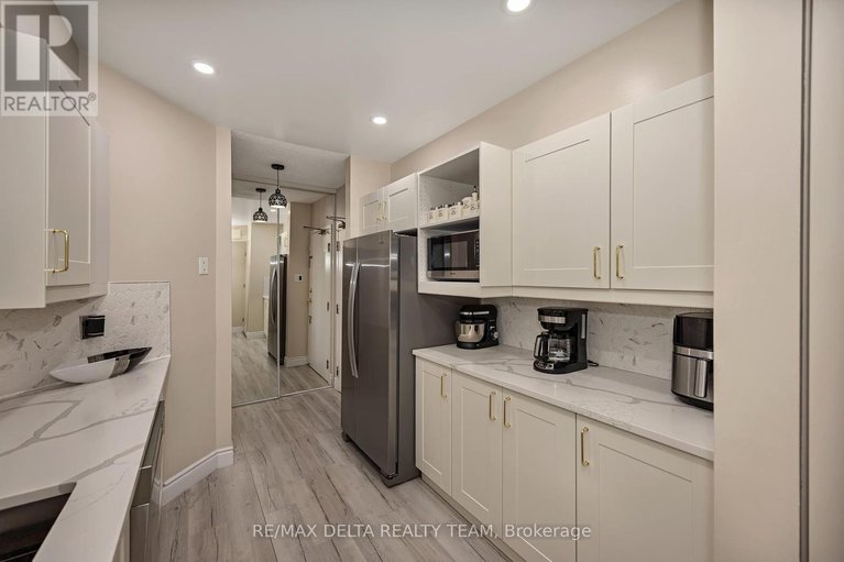 29650588/119-318-lorry-greenberg-drive/hunt-club-parkgreenboro/ottawa/ontario/K1T2R5_16