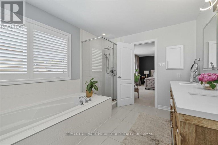 28956956/200-enclave-walk/mer-bleuebradley-estatesanderson-park/ottawa/ontario/K1W0J4_21