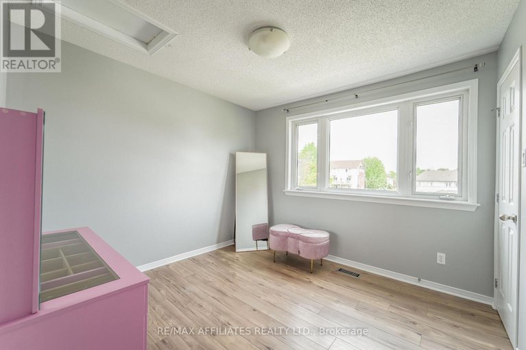 28581367/243-monterey-drive/leslie-park/ottawa/ontario/K2H7B1_19