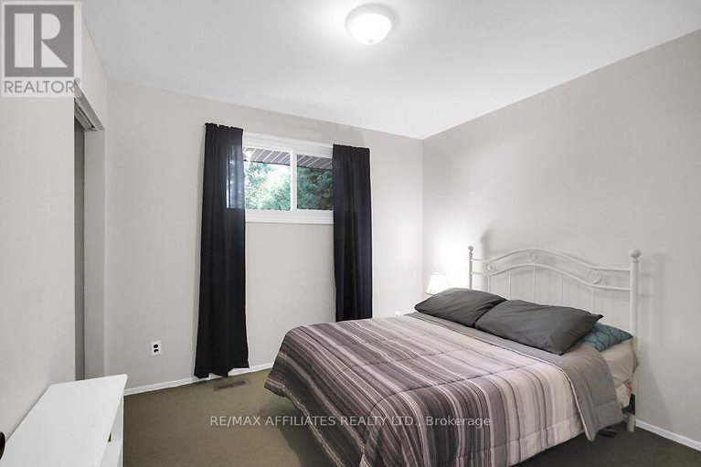 28858378/52-laurie-court/glencairnhazeldean/ottawa/ontario/K2L1S4_16