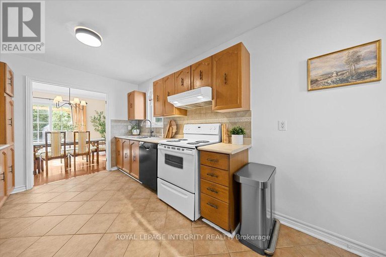 28813112/3759-autumnwood-street/emerald-woodssawmill-creek/ottawa/ontario/K1T2G7_11