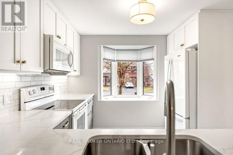 29633974/1095-avignon-court/orleans-wood/ottawa/ontario/K1C2M2_6