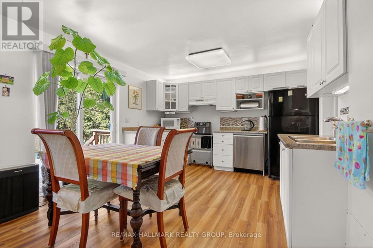 29421781/512-melbourne-avenue/mckellarhighland/ottawa/ontario/K2A1W5_16