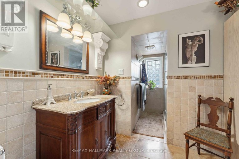 29121150/431-blake-boulevard/vanier/ottawa/ontario/K1K1A9_21