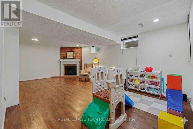 29648627/23-spearman-lane/glencairnhazeldean/ottawa/ontario/K2L1Y6_18