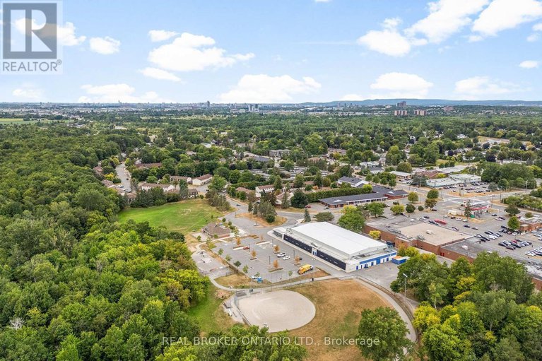 28816941/33-83-glen-park-drive/blackburn-hamlet-south/ottawa/ontario/K1B3Z1_40