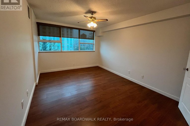 29597974/403-555-brittany-drive/viscount-alexander-park/ottawa/ontario/K1K4C5_8