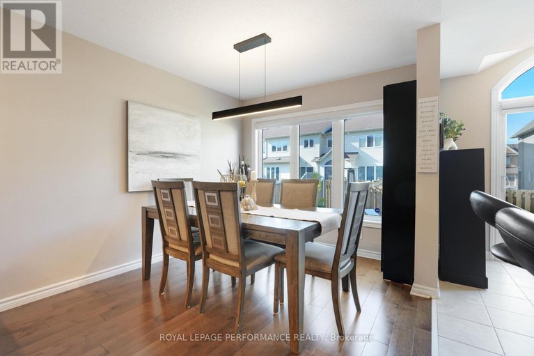 28987499/243-silvermoon-crescent/avalon-east/ottawa/ontario/K4A0P8_14