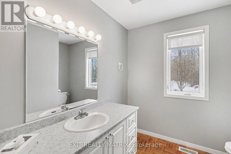 29360296/8329-rodney-farm-drive/osgoode-twp-north-of-reg-rd-6/ottawa/ontario/K0A2P0_21