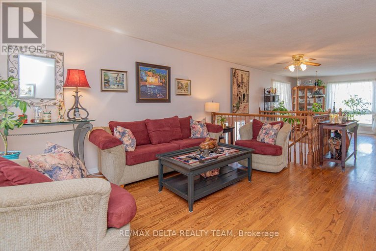 29649021/892-beauchamp-avenue/hiawatha-parkconvent-glen/ottawa/ontario/K1C3A7_7