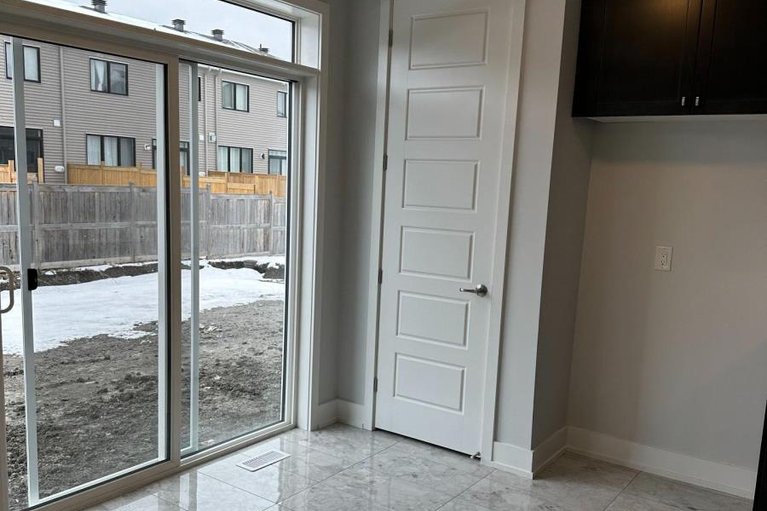 28330576/724-rouncey-road/emerald-meadowstrailwest/ottawa/ontario/K2S1B6_5