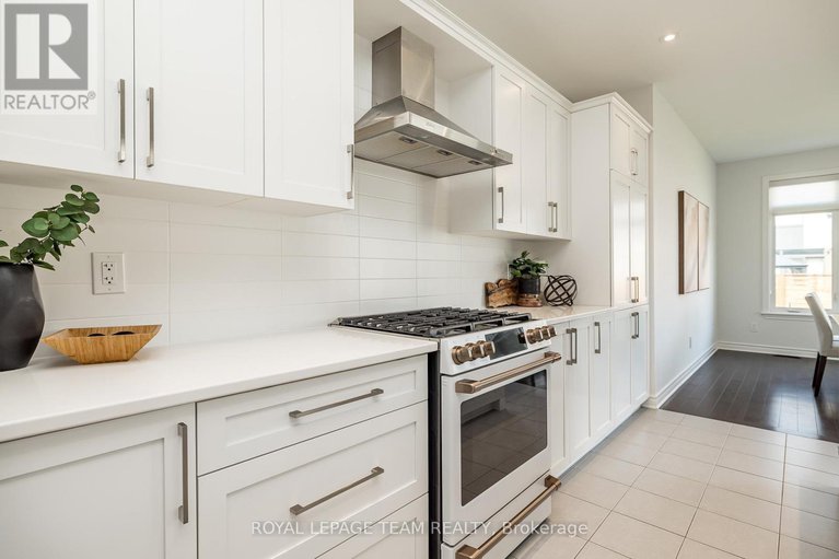 28830744/636-mistwell-lane/riverside-southgloucester-glen/ottawa/ontario/K4M1B2_14
