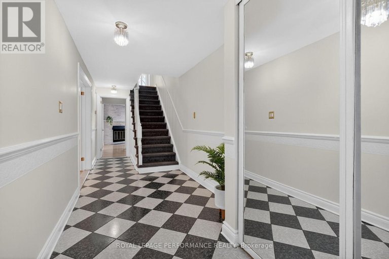 29643949/13-valley-ridge-street/borden-farmstewart-farmcarleton-heightsparkwood-hills/ottawa/ontario/K2E7W1_6