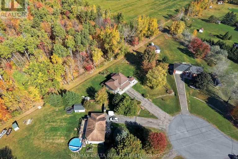 29027836/1099-des-erables-court/clarencerockland-twp/clarence-rockland/ontario/K4K1K9_5