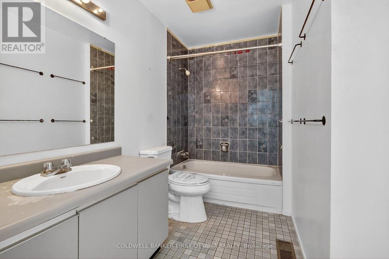 28920195/4-marielle-court/fairfield-heights/ottawa/ontario/K2B8P4_23