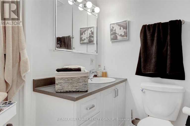 28827238/2094-eric-crescent/pineview/ottawa/ontario/K1B4P4_25