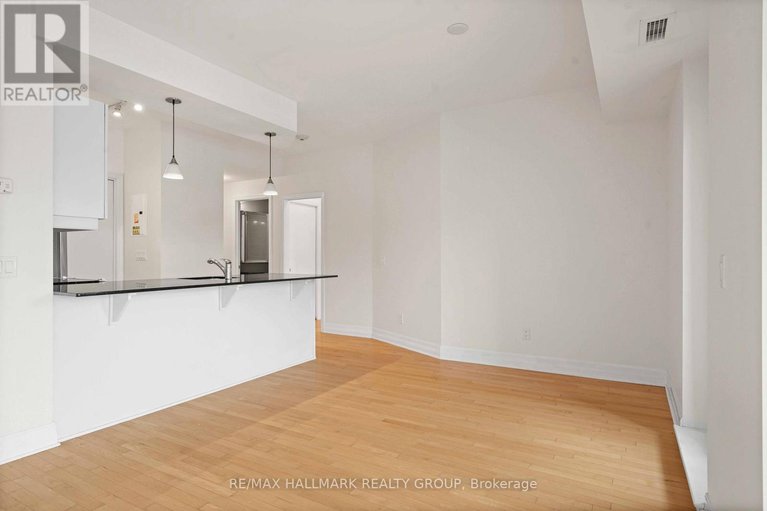 29173937/302-75-cleary-avenue/woodroffe/ottawa/ontario/K2A1R8_10