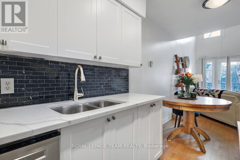 28575648/11-215-st-patrick-street/lower-townbyward-market/ottawa/ontario/K1N5K2_11