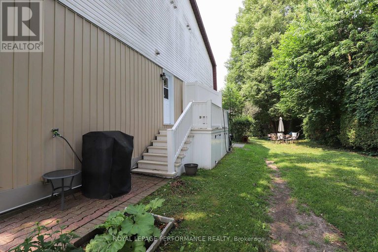 28549561/a-2-lovell-lane/westcliffe-estates/ottawa/ontario/K2H9B6_25
