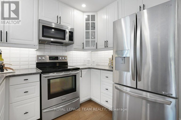 28522929/8-black-rivers-place/bridlewood/ottawa/ontario/K2M2E2_14