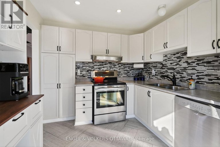 29596735/1499-corsham-avenue/fallingbrookpineridge/ottawa/ontario/K4A3M6_16