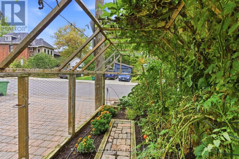 29578726/72-smirle-avenue/ottawa-west/ottawa/ontario/K1Y0S3_39