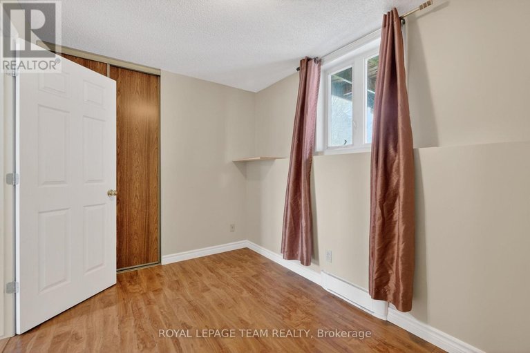 29475193/280-therese-avenue/town-of-rockland/clarence-rockland/ontario/K4K1G9_22