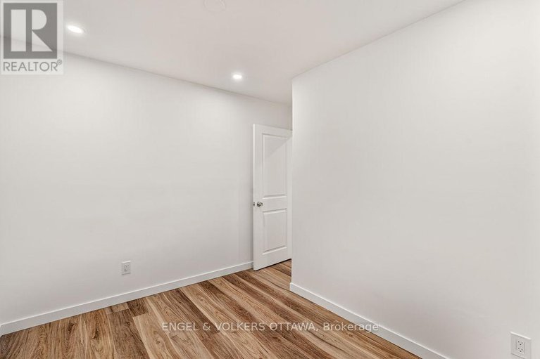 28918129/12-bayside-private/mooneys-bayriverside-park/ottawa/ontario/K1V9R3_24