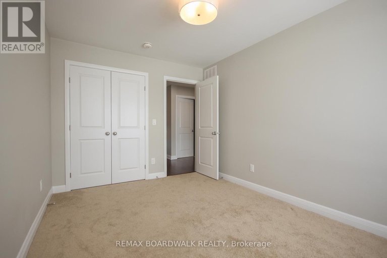 29643947/74-michael-stoqua-street/cfb-rockcliffe-and-area/ottawa/ontario/K1K5A2_24