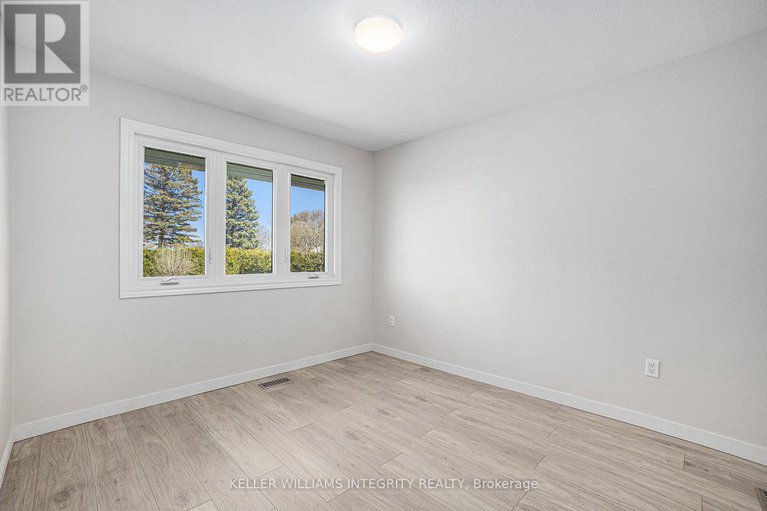 28247144/1401-lowen-drive/riverside-southgloucester-glen/ottawa/ontario/K1V1H3_17