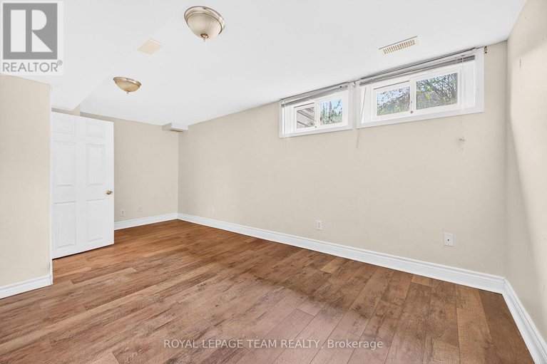 29127398/2-13-bertona-street/manordale/ottawa/ontario/K2G0W2_33