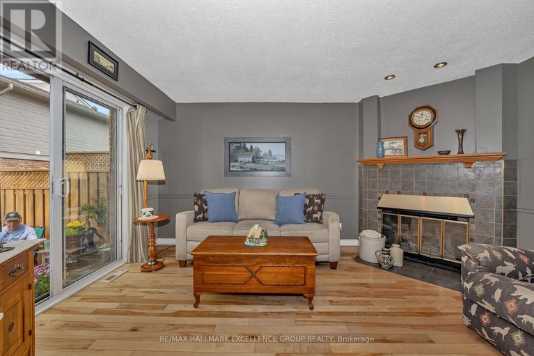 28418354/92-1643-du-sommet-place/chateauneuf/ottawa/ontario/K1C4Z9_13