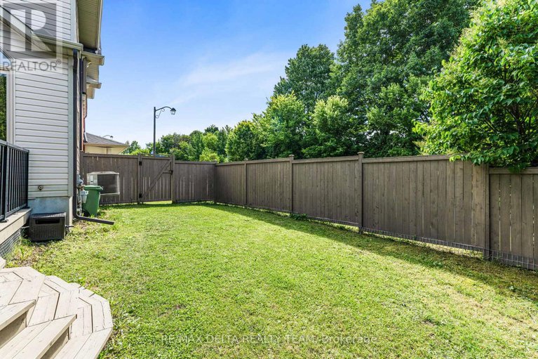 28643718/564-langelier-avenue/mer-bleuebradley-estatesanderson-park/ottawa/ontario/K1W0E7_32