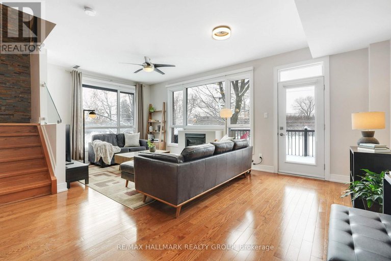 29303605/1111-north-river-road/overbrook/ottawa/ontario/K1K3W2_11