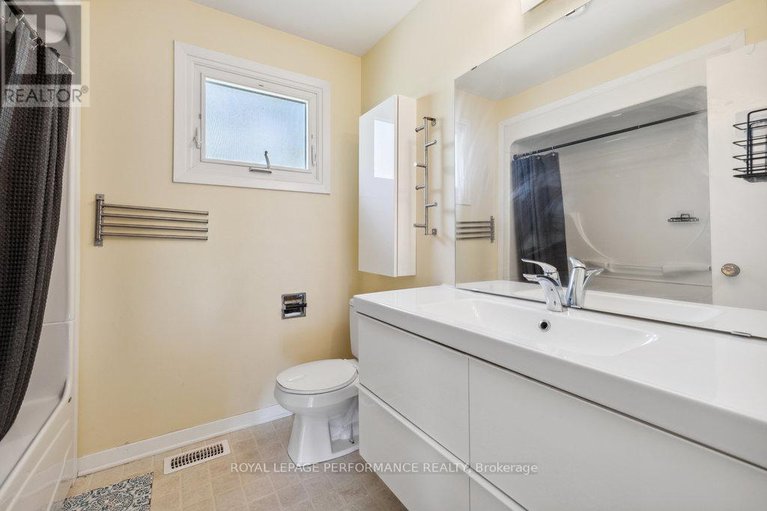 28684001/2045-deerhurst-court/beacon-hill-north/ottawa/ontario/K1J8H2_30