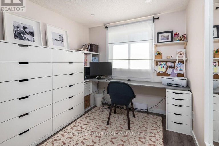 28873248/5c-woodvale-green/craig-henrywoodvale/ottawa/ontario/K2G4G9_22