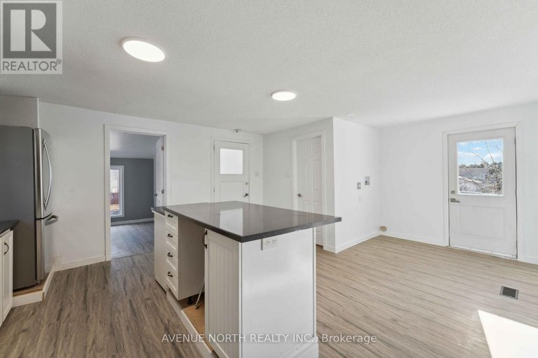 29618052/6958-notre-dame-street/chateauneuf/ottawa/ontario/K1C1H7_8